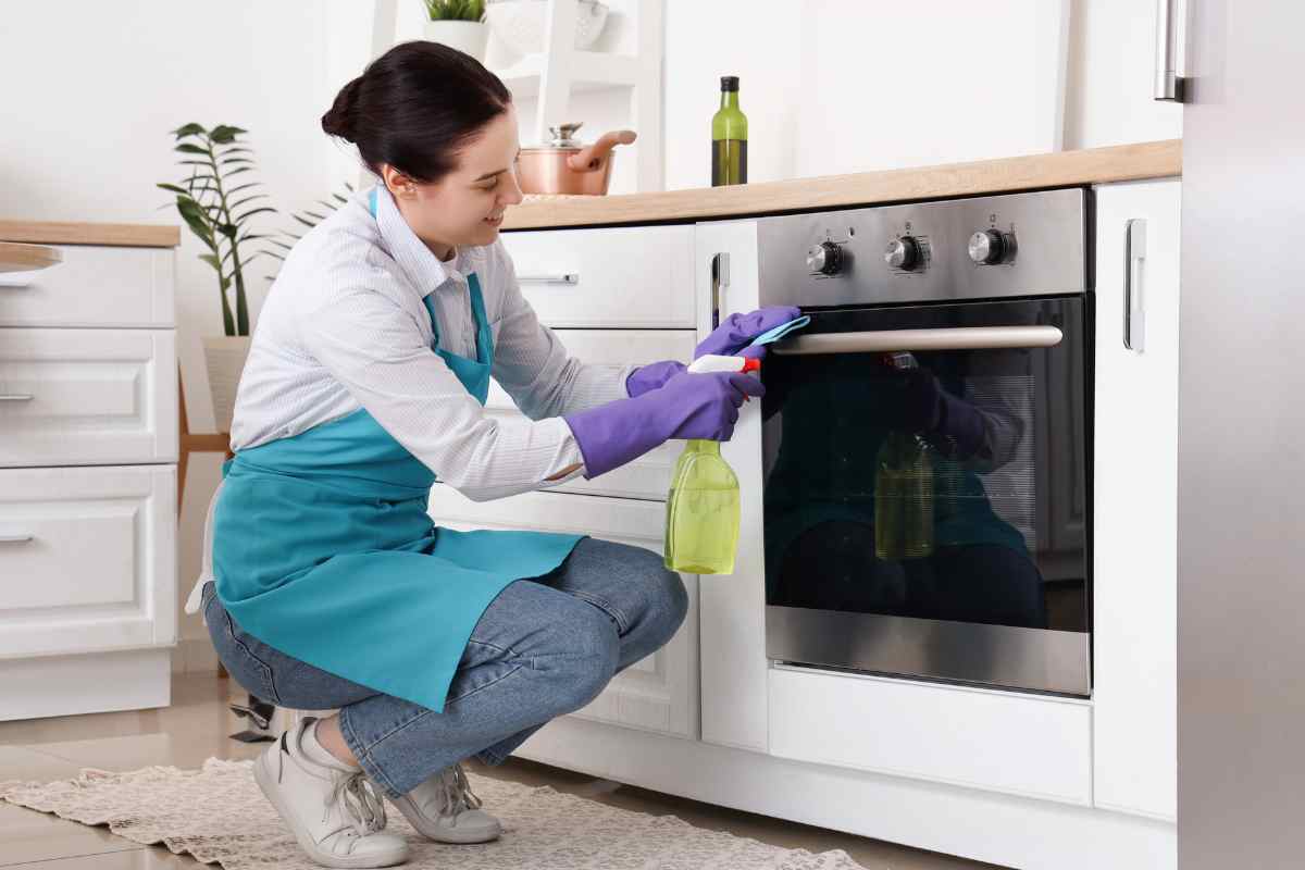 Pulire il doppio vetro del forno senza smontare nulla, tutti i dettagli