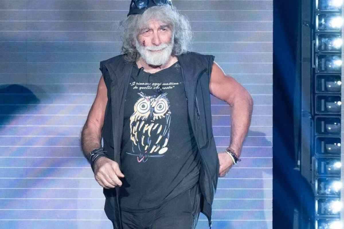 Mauro Corona con le sue due splendide figlie, spunta la foto, i dettagli